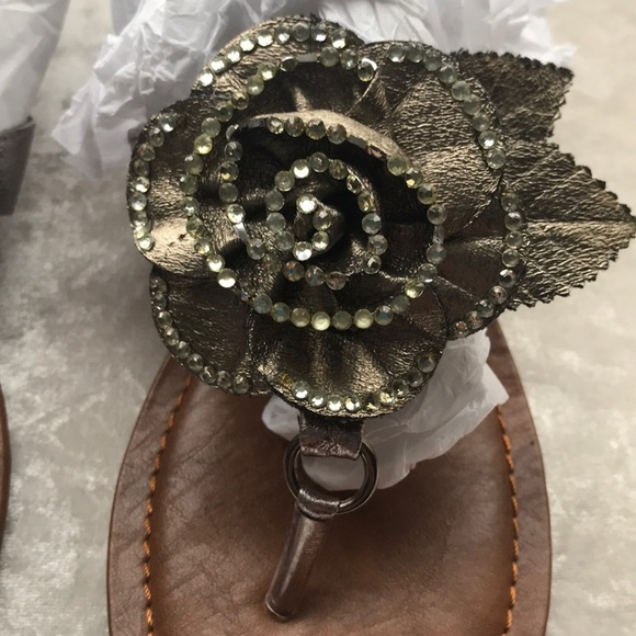 NWOT Floral thong rhinestone flip flops - Picture 4 of 5